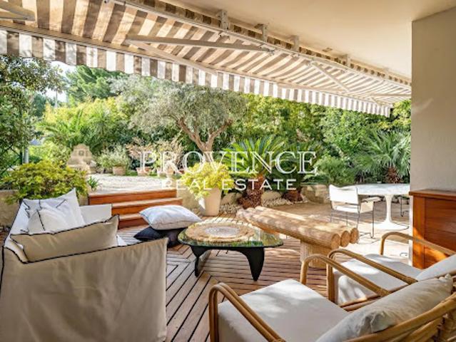 Location Appartement 4 pièces 165 m2 Marseille 8ème