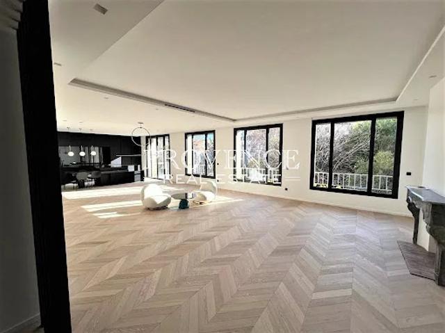 Location Appartement 4 pièces 195 m2 Marseille 8ème