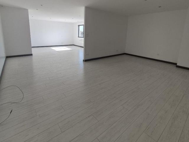 Location Appartement 4 pièces 217m² BEAUVOIS EN CAMBRESIS 59157