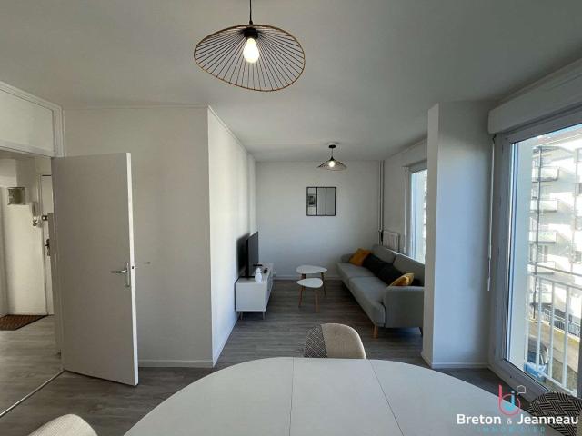 Location appartement 4 pièces Laval 53