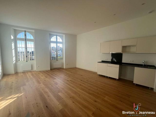 Location appartement 4 pièces Laval 53