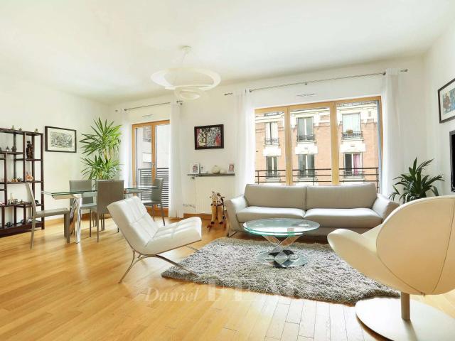 Location appartement 4 pièces Paris 15e 75