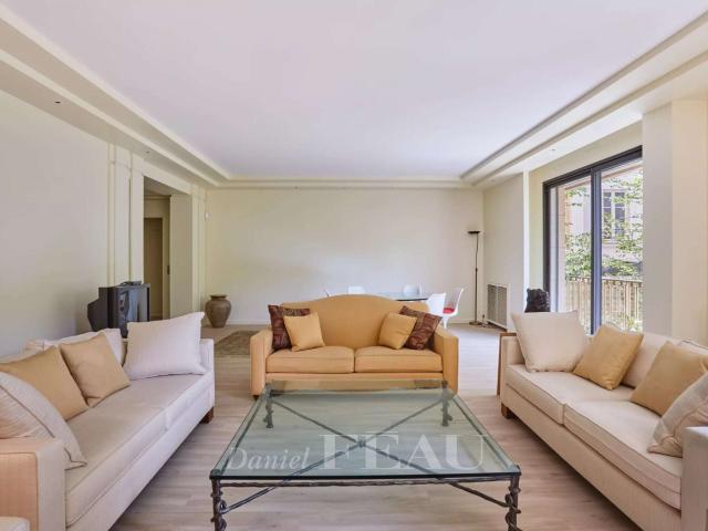 Location appartement 4 pièces Paris 16e 75