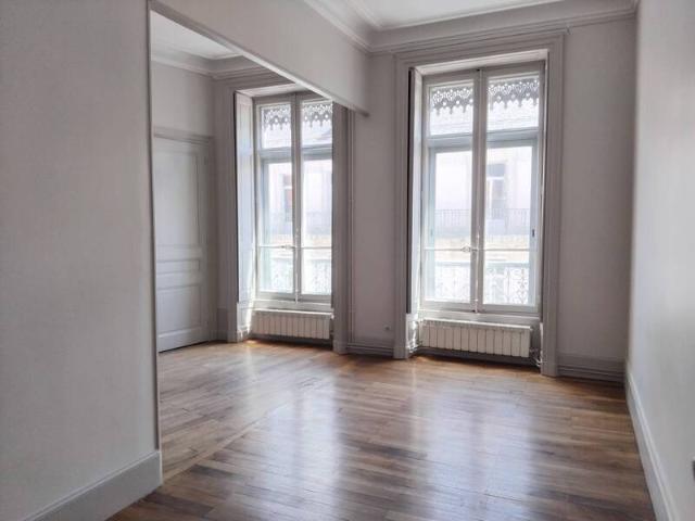 Location appartement 4p+c 85.79 m² Grenoble 38000 1 170 €
