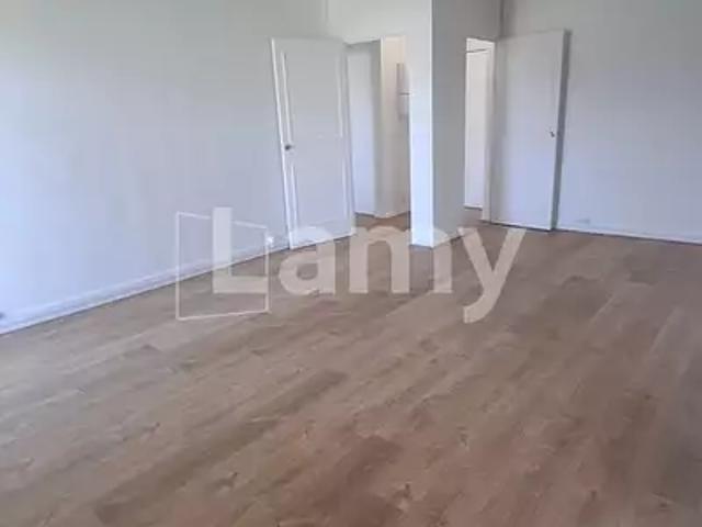 location appartement, 53.84 m² au dernier étage