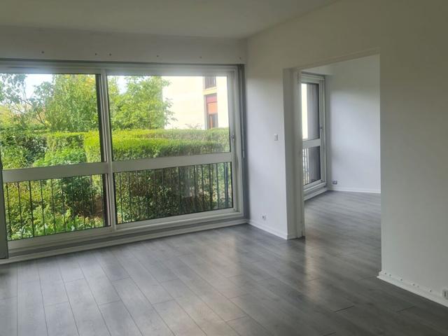 Location appartement, 53.05 m² T 2 à Ris Orangis, 835 €