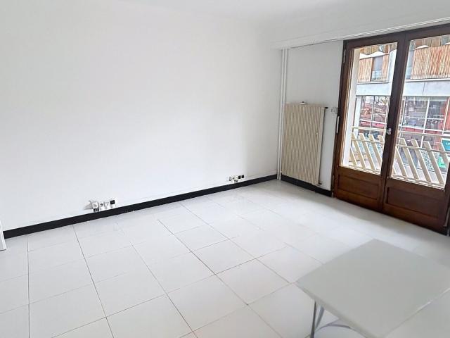 Location appartement, 51.69 m² T 2 à Annemasse, 1 145 €