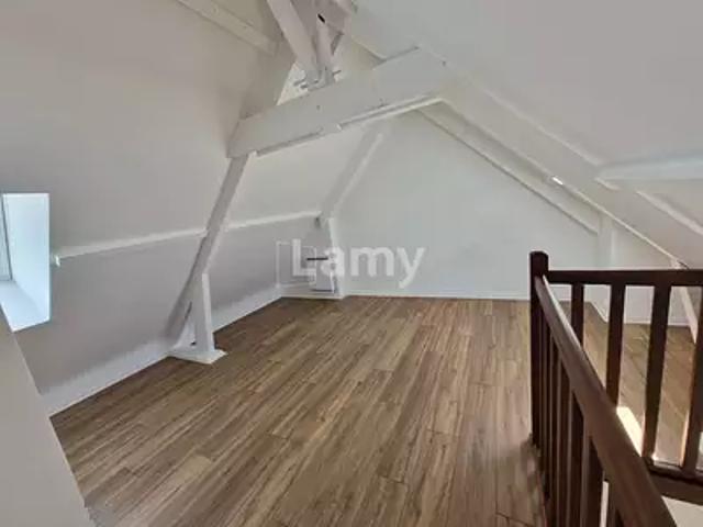 location appartement, 51.98 m² au dernier étage parking