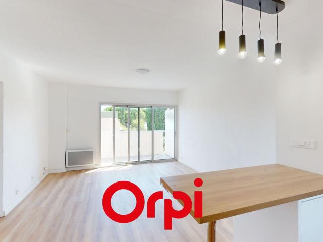 Location appartement, 51.32 m² T 3 à Carqueiranne, 974 €