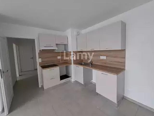 location appartement, 57.98 m² au dernier étage