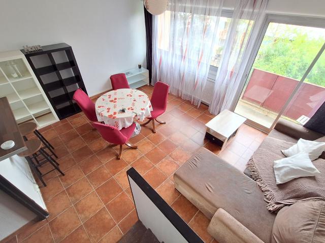 Location appartement, 55 m² T 3 à Pessac, 990 €
