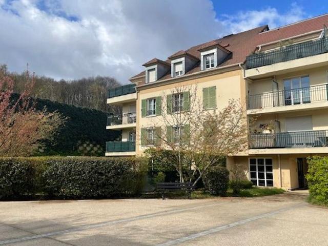 Location appartement, 58.79 m² T 3 à Fontenay le Fleury, 1 250 €