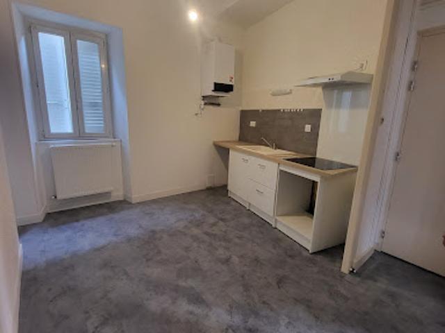 Location Appartement 5 pièces 77.76 m2 Privas