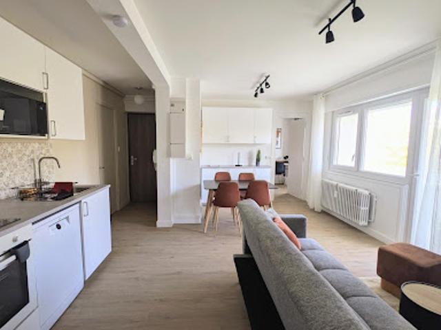 Location Appartement 5 pièces 79 m2 Lyon 8ème