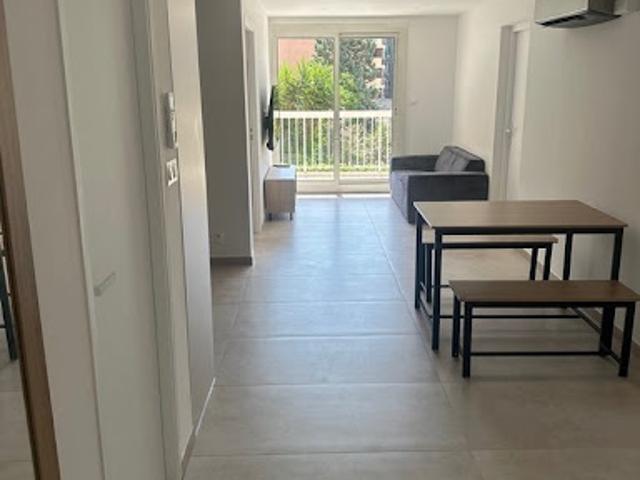 Location Appartement 5 pièces 80 m2 Marseille 3ème