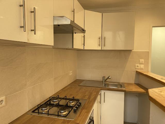 Location Appartement 5 pièces 80 m2 Saint claude