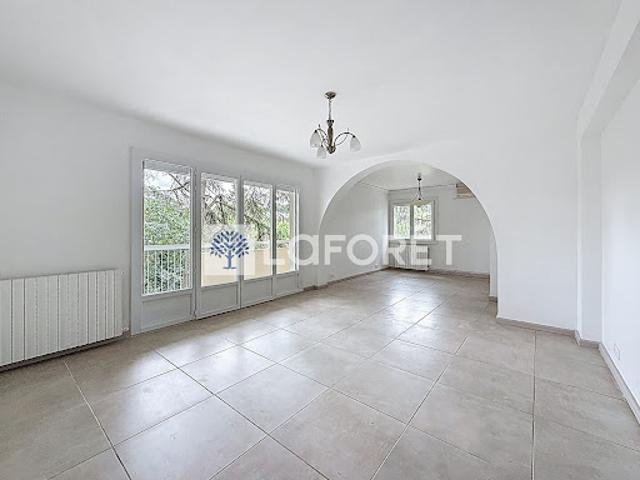 Location Appartement 5 pièces 87 m2 Nimes