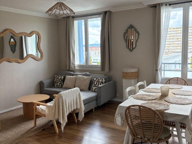Location Appartement 5 pièces 84m²