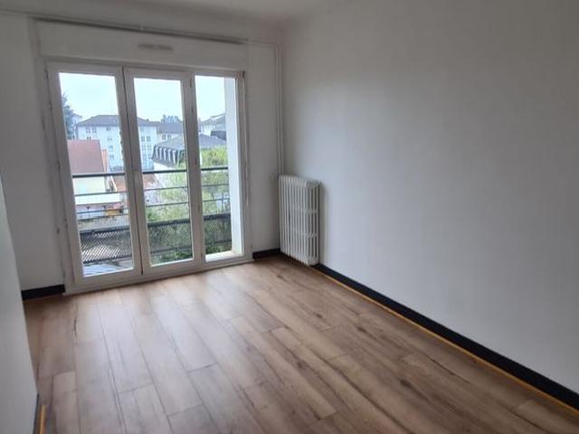 Location Appartement 5 pièces 84m²