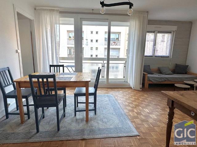 Location Appartement 5 pièces 86m²