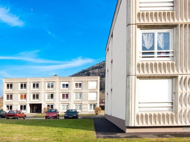 Location: Appartement 5 pièces 93 m2 – ST HIPPOLYTE