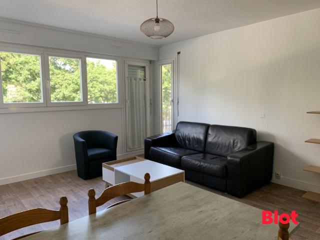 Location Appartement 5 pièces 91m² RENNES 35000