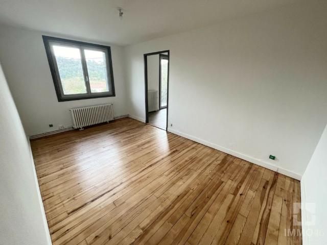 Location Appartement 5 pièces 96m² CAHORS 46000