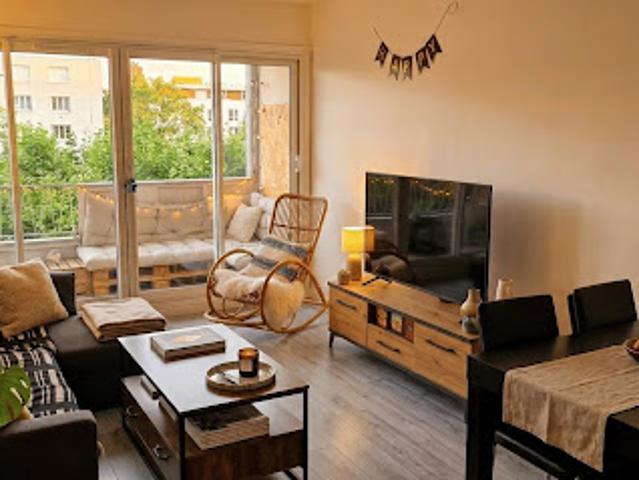 Location Appartement 5 pièces 100 m2 Lyon 8ème