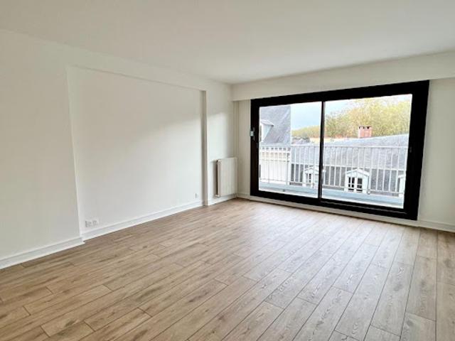 Location Appartement 5 pièces 102.54 m2 Versailles