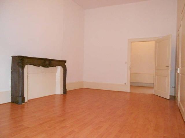 Location Appartement 5 pièces 104m² BESANCON 25000