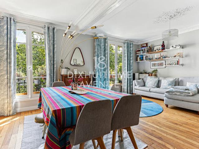 Location Appartement 5 pièces 107.75 m2 Paris 18ème