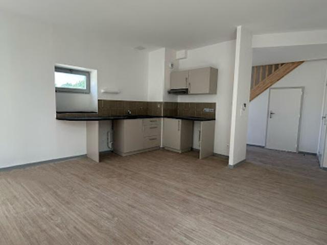 Location Appartement 5 pièces 108 m2 Lencloître