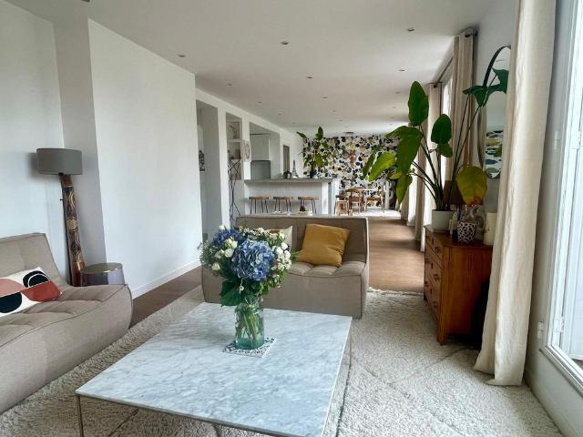 Location Appartement 5 pièces 108m² PARIS 15ème