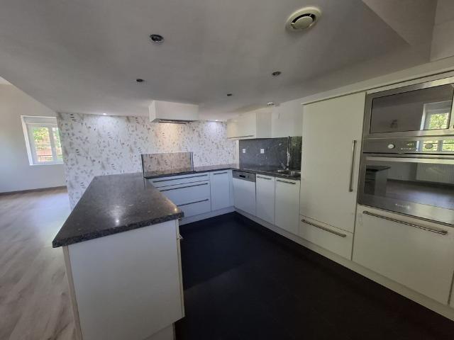Location Appartement 5 pièces 109m² LIMAS 69400