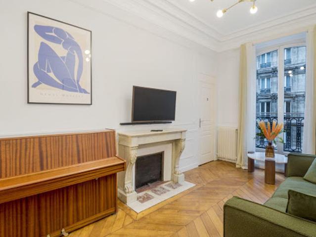 Location Appartement 5 pièces 110 m2 Paris 10ème