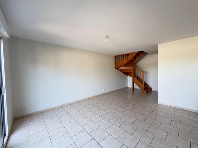 Location appartement 5 pièces, 115.00m², Château Gontier sur Mayenne