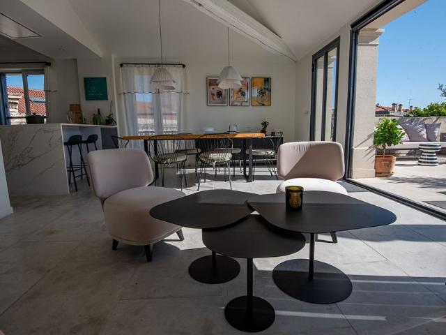 Location appartement 5 pièces, 115.30m², Nîmes