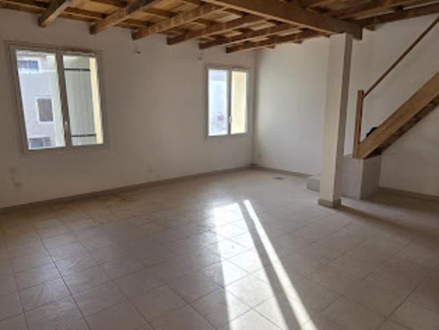 Location Appartement 5 pièces 120 m2 Saint Saturnin lès Avignon