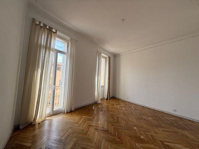 Location Appartement 5 pièces 121m² HYERES 83400