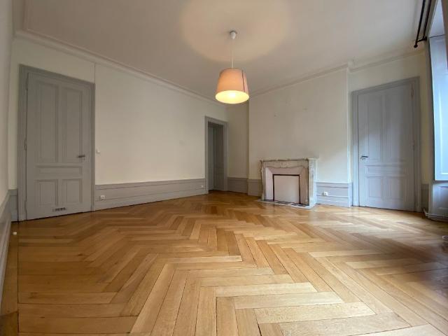 Location Appartement 5 pièces 126m² BESANCON 25000