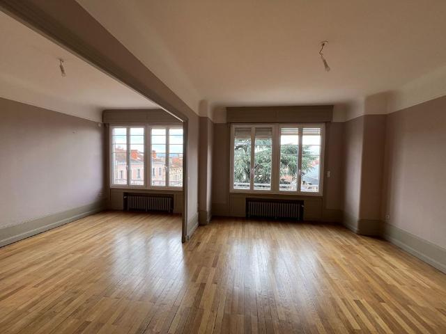 Location Appartement 5 pièces 126m²