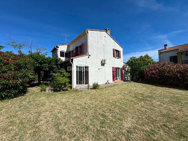 Location Appartement 5 pièces 128 m2 Arles