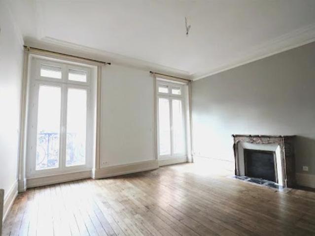 Location Appartement 5 pièces 133 m2 Nevers
