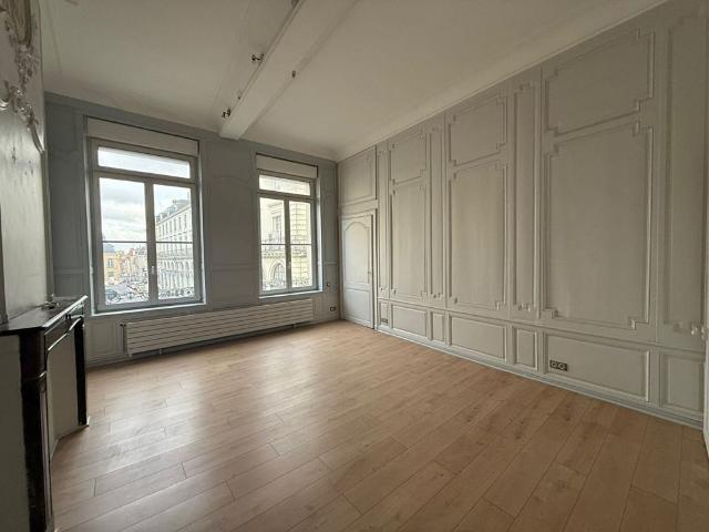 Location appartement 5 pièces, 136.00m², Saint Omer