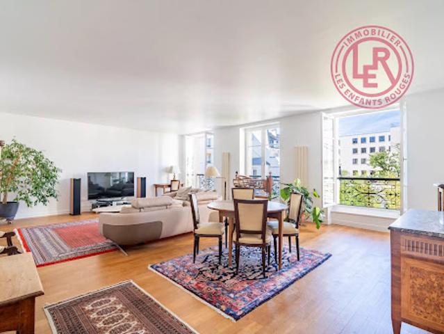 Location Appartement 5 pièces 142.23 m2 Paris 3ème