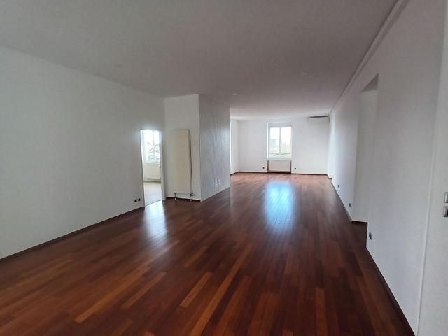 Location Appartement 5 pièces 185m²