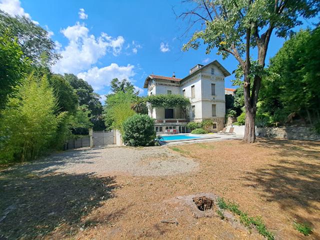 Location Appartement 5 pièces 201 m2 Villeneuve les avignon