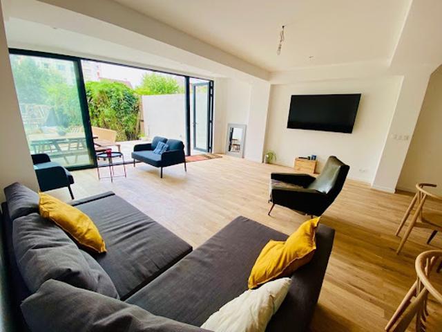 Location Appartement 5 pièces 250 m2 Paris 20ème