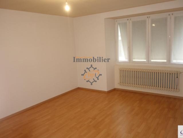 Location appartement 5 pièces avec cour et garage