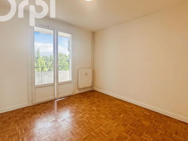 Location appartement, 61.65 m² T 3 à Aubenas, 620 €